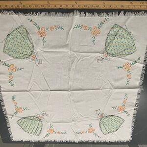 Vintage table cover, 27"x 29"